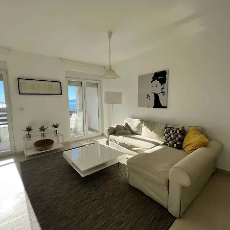 In 42636 Apartment *